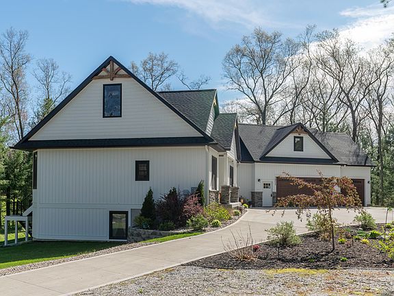 2nd image of 3855 Hampshire Hill Ln