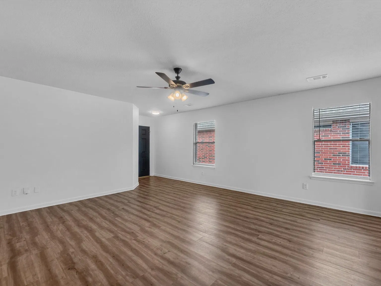 3 bed, 2.0 bath, 1450 sqft, $1,950 — Photo 4
