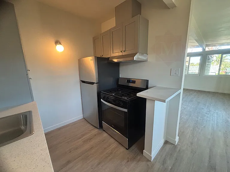225 N N St #D — Photo 2