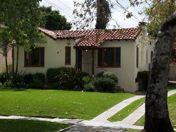 1st image of 390 Wallis St