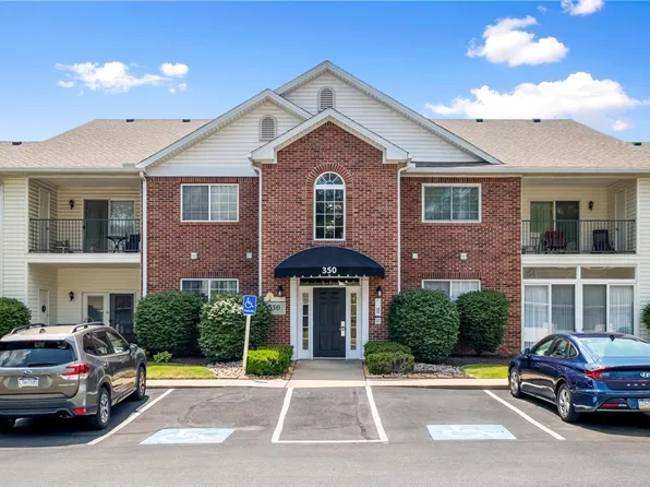 350 Hidden Ridge Ct APT 102, South Park, PA 15129