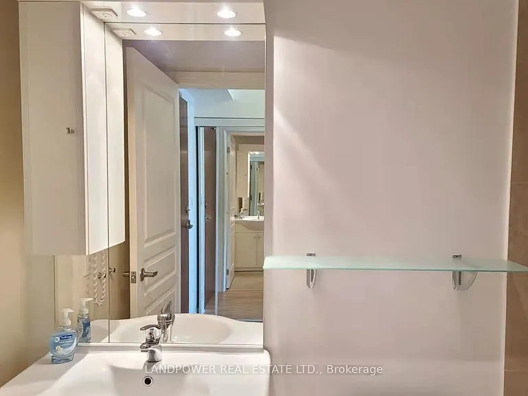 19 Avondale Ave #312 — Photo 12