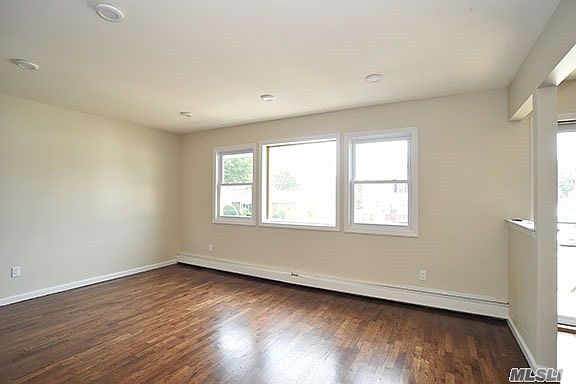 4th image of 1610 Blaine Ave