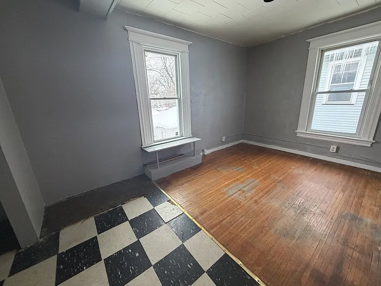 195 Parsells Ave — Photo 10