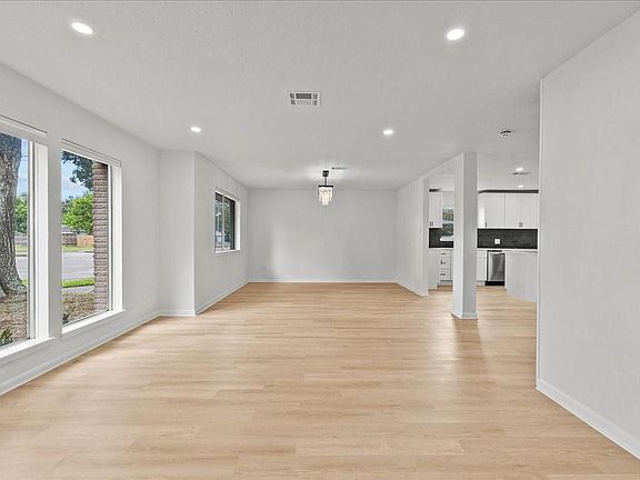 3rd image of 5762 Birdwood Rd