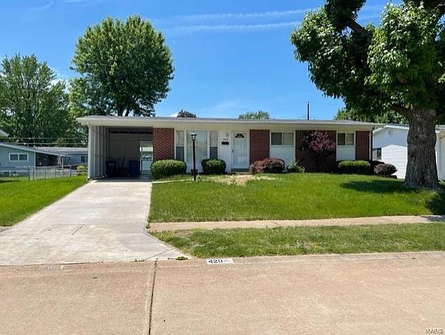 1st image of 420 Falcon Dr