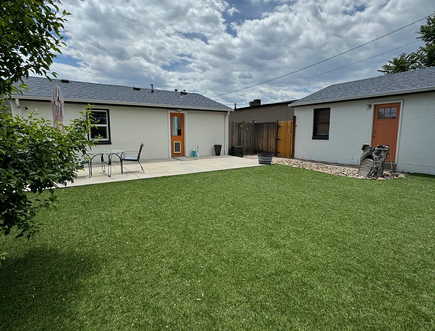 2 bed, 1000 sqft, $2,425 — Photo 2