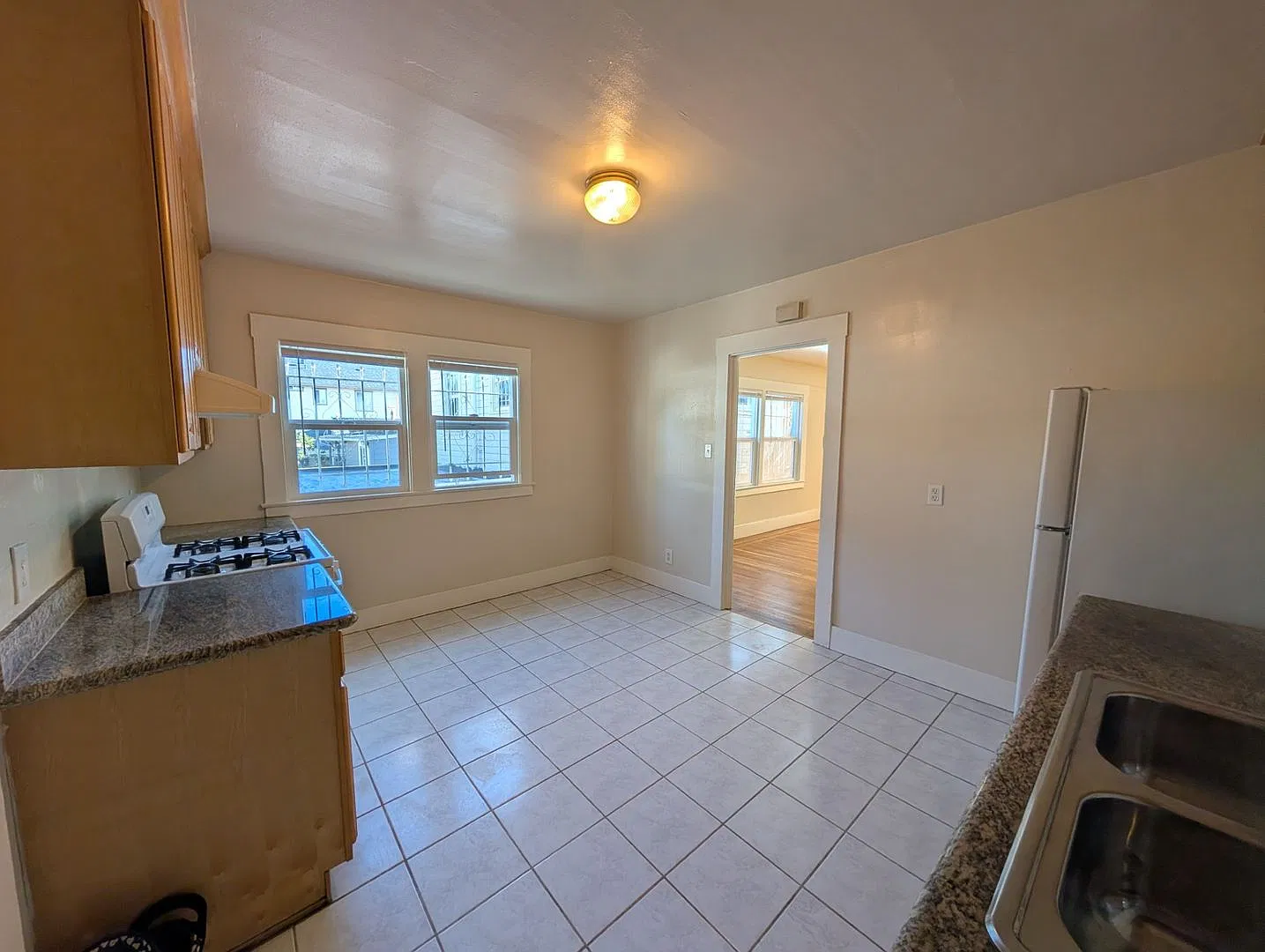 Spacious 2 Bed- 1 Bath, with Hardwood/Tile Floors throughout- near East 23rd Ave. — Photo 4