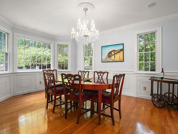 5th image of 55 Brook Farm Rd
