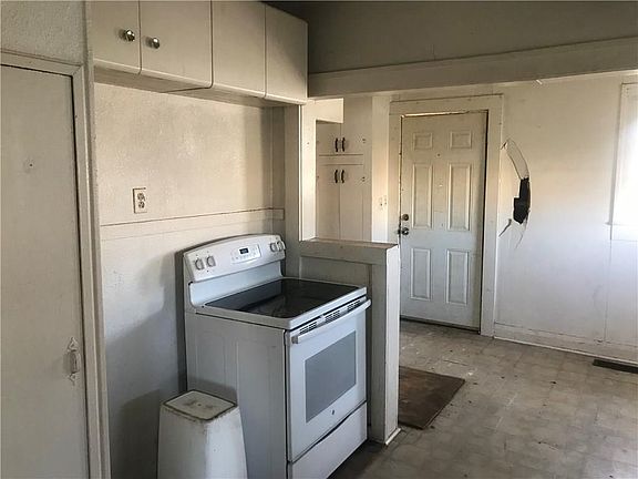 4th image of 639 W Wood St