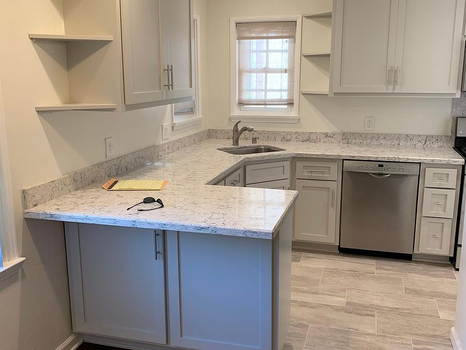 Breakfast counter dining area