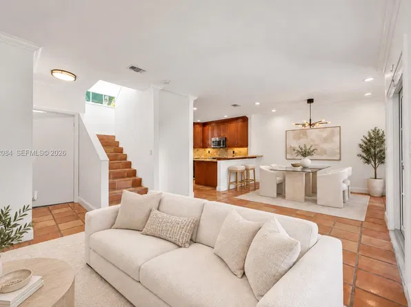 5801 SW 74th Ter APT 2, South Miami, FL 33143