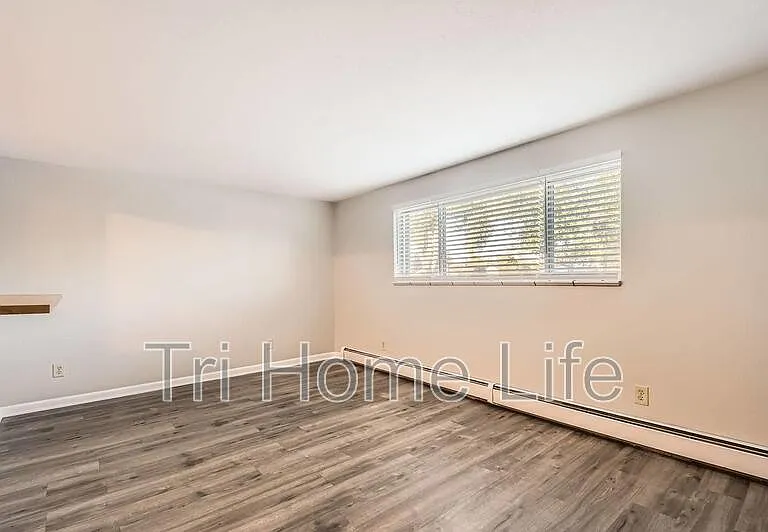 4725 S Acoma St — Photo 6