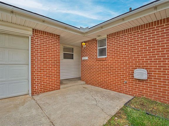 3rd image of 114 Platt Ln