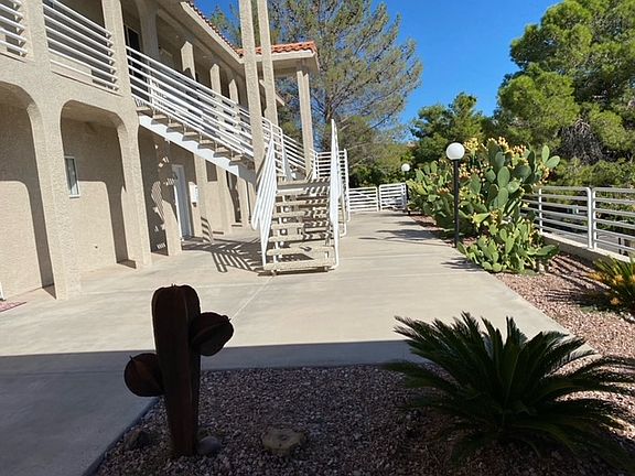 2nd image of 1312 Capri Dr #101