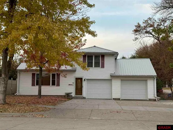 111 7th St SW, Wells, MN 56097