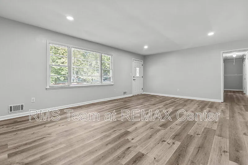 Dogwood Manor — Photo 4