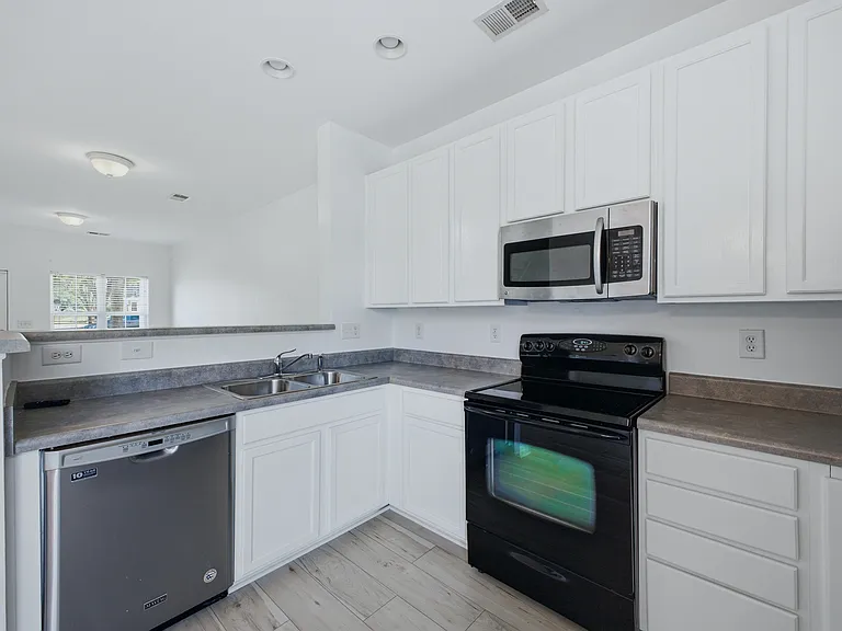 205 Azteca Dr — Photo 9