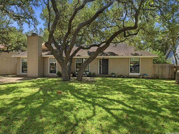 327 Deer Creek Dr, Boerne, TX 78006