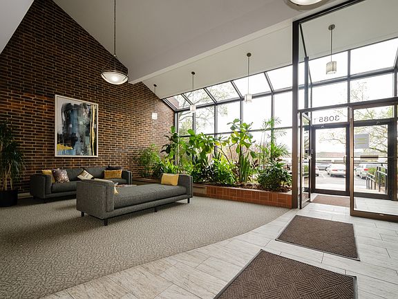 2nd image of 3085 Pheasant Creek Dr APT 305