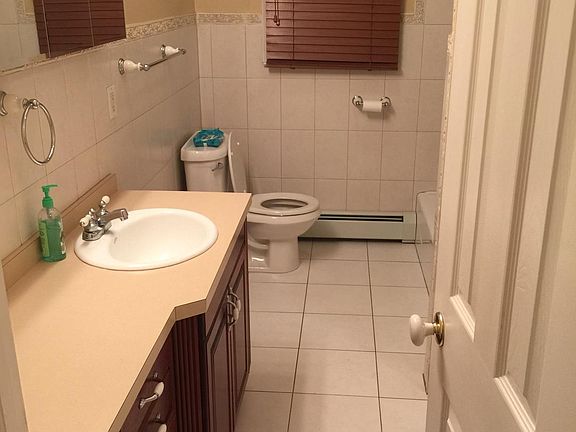 2nd image of 30 Hilton St Floor 1