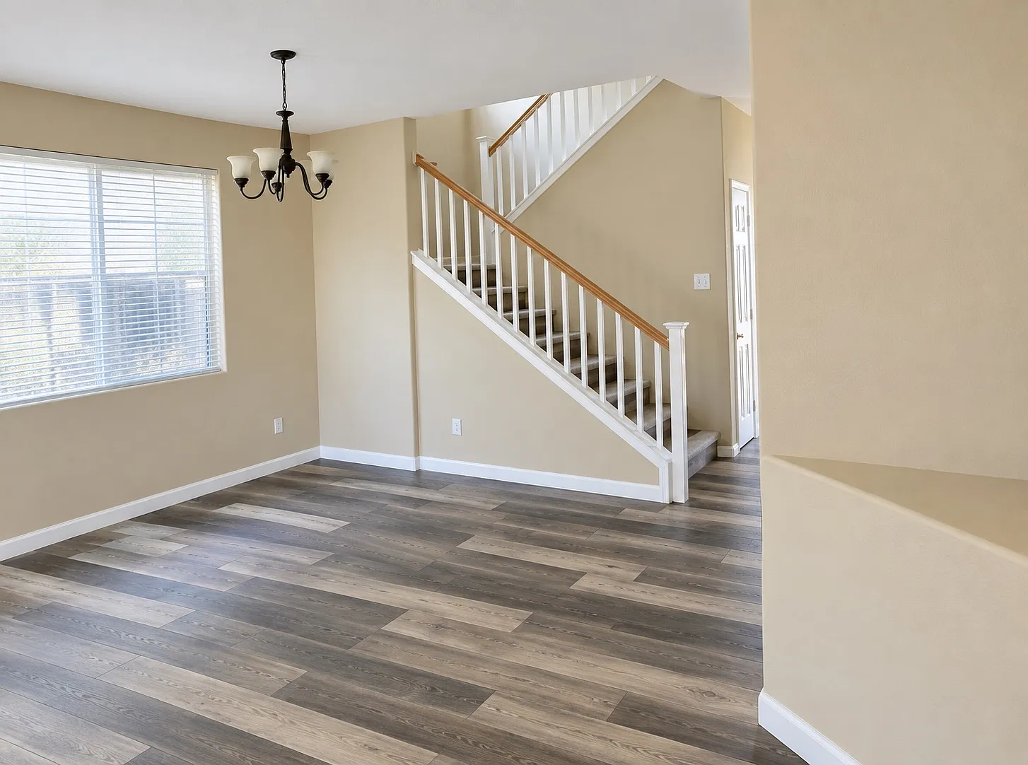 4 bed, 2160 sqft, $3,400 — Photo 3