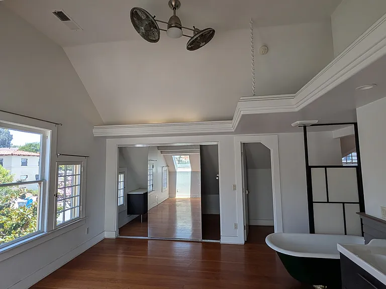 932 22nd St — Photo 23