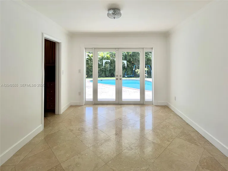 4409 Monserrate St — Photo 6