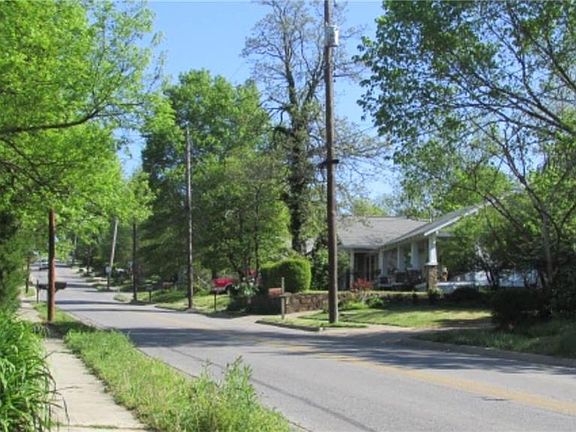 4th image of 512 S College Ave