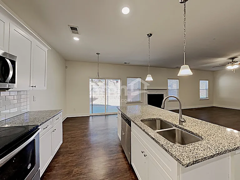 257 Makenna Dr — Photo 2