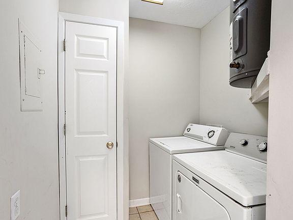 5th image of 1807 Fox Run Dr