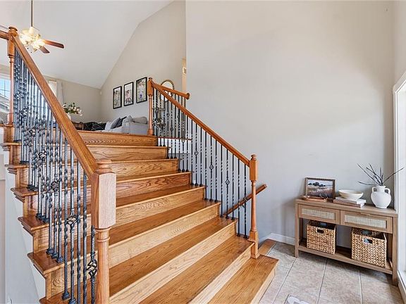4th image of 806 SW 34th Ter
