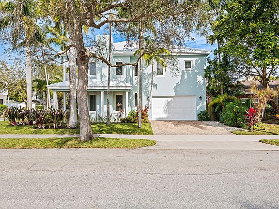 3rd image of 903 SE 11th Court