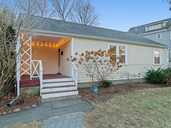 52 Heatherland Rd, Newton, MA 02461