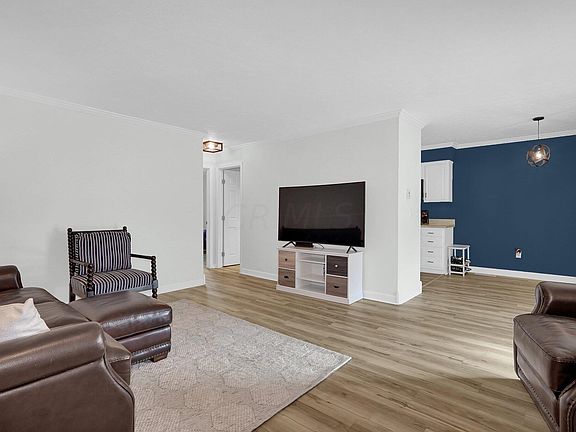 5th image of 625 Country Club Dr APT D3
