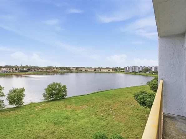 8560 N Sherman Cir APT 401, Hollywood, FL 33025