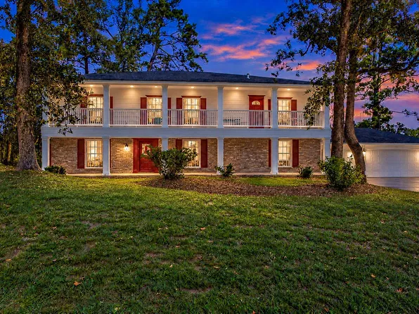 509 Brook Hollow Dr, Conroe, TX 77385