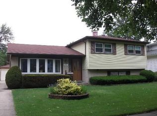 570 Polynesian Dr, Des Plaines, IL 60016