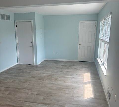 3rd image of 104 Curtis Ave