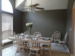 121 S Creek Dr, Bellville, TX 77418