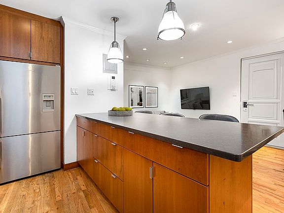 5th image of 49 E 12th St APT 3E
