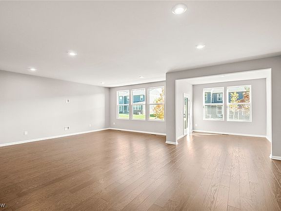 4th image of 726 Harbour Town Ct