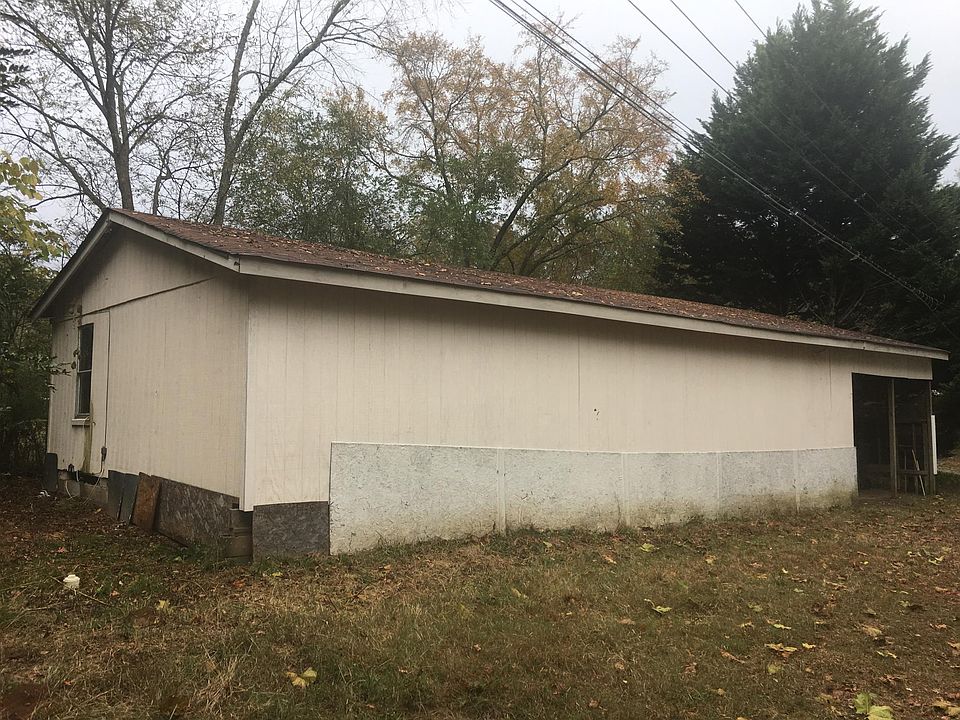 1st image of 745 Thompson Ln