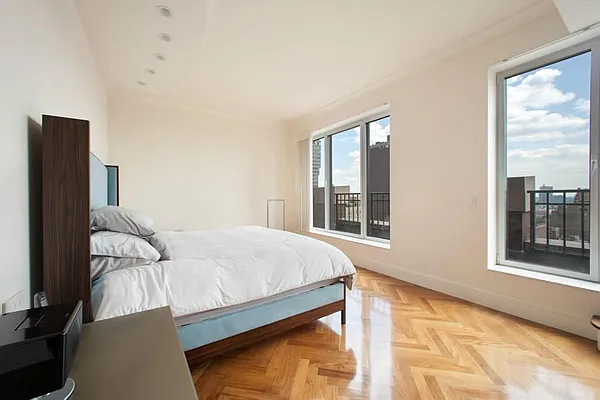 Rented by Town Residential | media 3