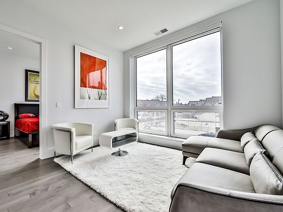 4th image of 2353 W Wabansia Ave #405