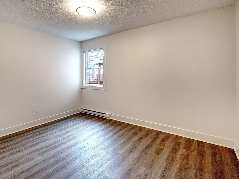 2861 Quadra St #2861 — Photo 8