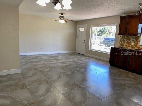 4th image of 345 Elm Dr