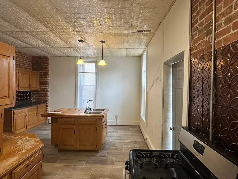 621 N 9th St — Photo 2