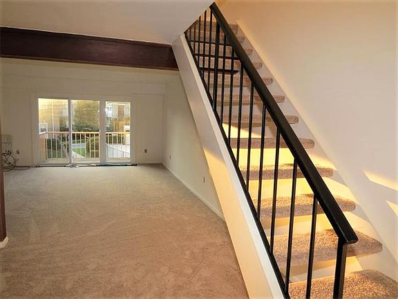 3rd image of 3127-8 University Blvd W