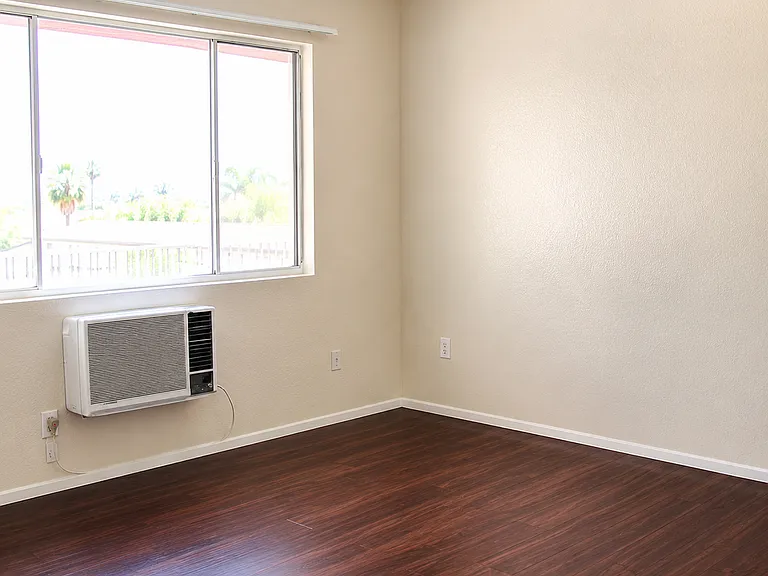 Sun Valley Apartments — Photo 10